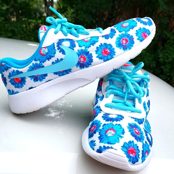 Nike Shoes - Picture 2 of 8